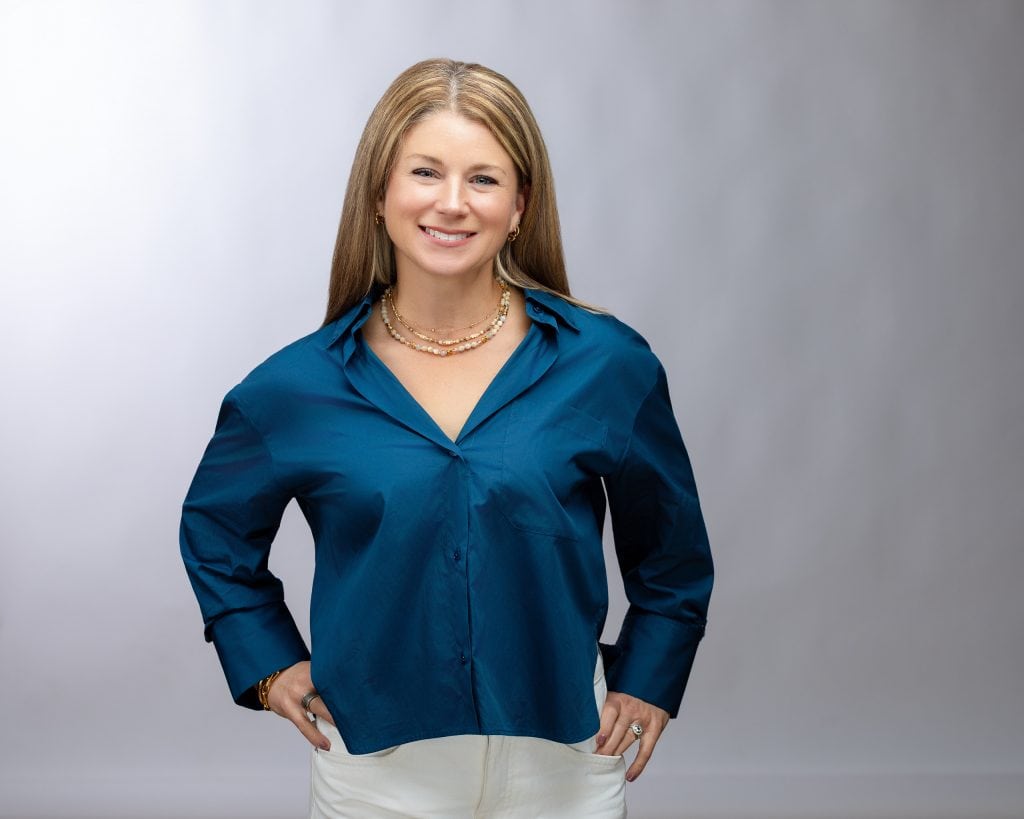 Financial advisor headshot of a friendly, confident woman.